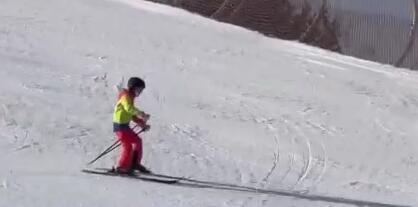 沈陽：冬奧帶動冰雪運動發展&mdash;&mdash;師生共筑冰場 冰雪活動點燃冬日校園