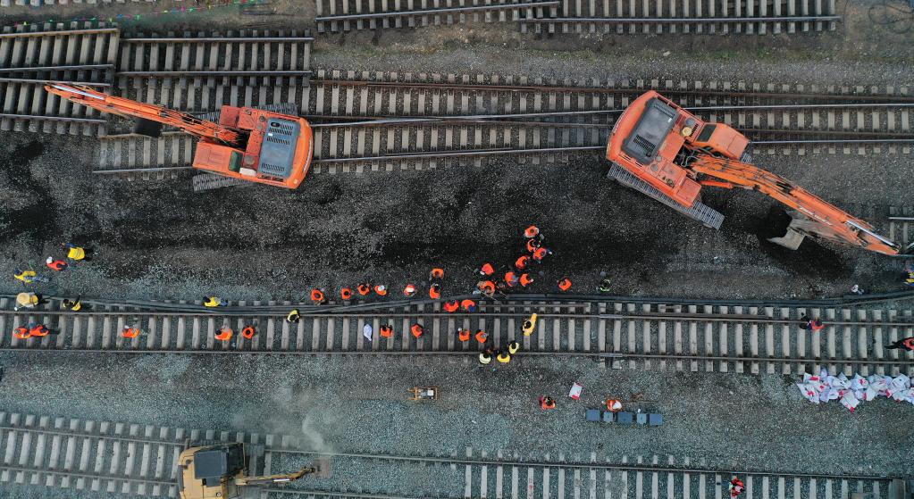 遼寧朝陽南站啟動站改封鎖施工 提升貨運能力