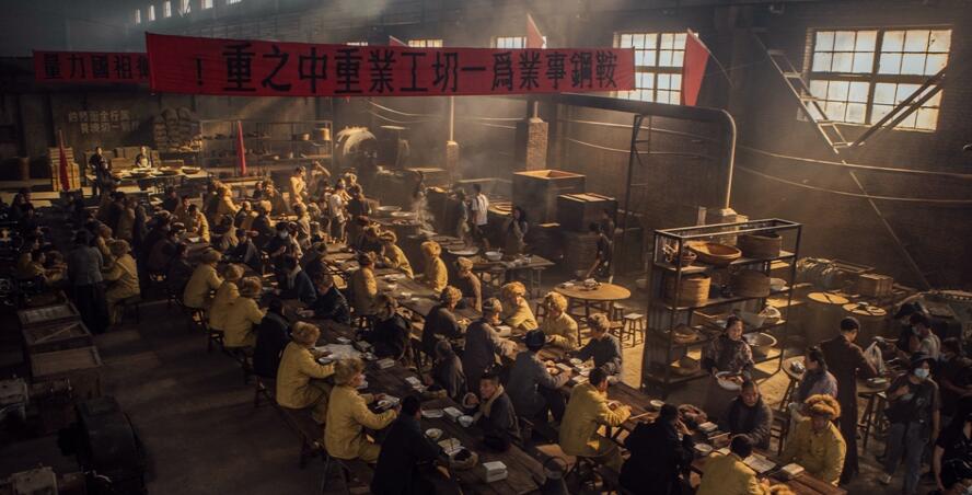 新華全媒+｜主旋律電影持續領跑國慶檔市場