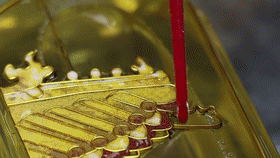 95后小伙將景泰藍工藝搬上飲料瓶