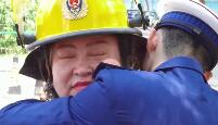 媽媽來接哨 消防員眼淚繃不住了